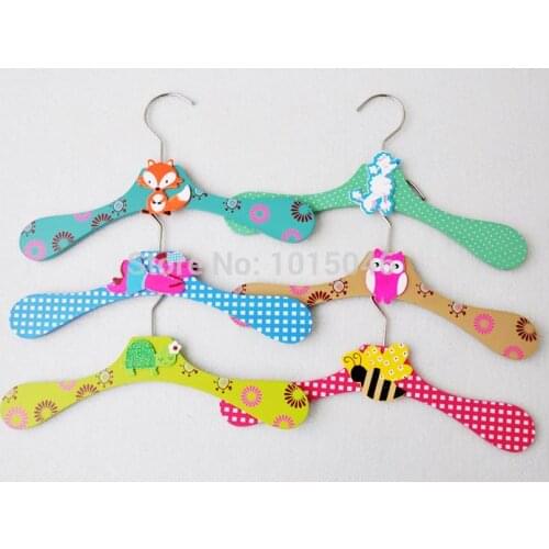 6PCS/lot Wooden Cartoon Animals Non-slip Children Clothes Rack Clothes Hangers Baby Clothes Rack