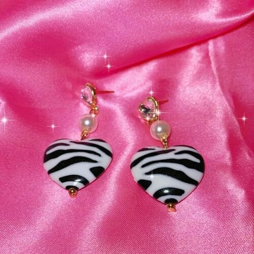 2000s Aesthetic Black White Heart Striped Earrings for Women Y2K Jewelry Vintage Fashion Crystal Earrings Egirl Friends Gifts