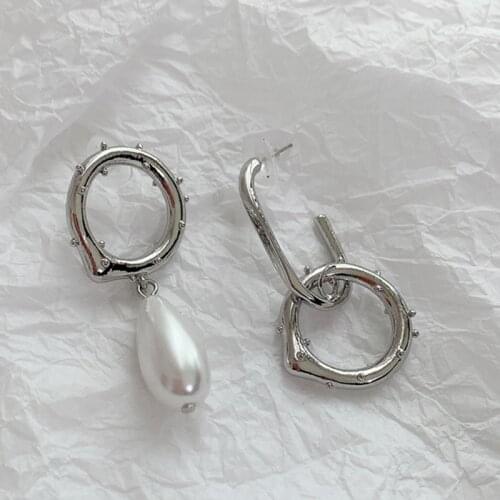 Korean Silver Color Asymmetry Geometric Round Circle Pearl Drop Earrings for Women Girls Statement Lariat Pearls Earings Jewelry