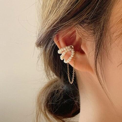 Stylish White Color Multi Layered Simulated Pearl Clip Earring Magnetic Earrings for Women Statement Beaded Earring Accessories