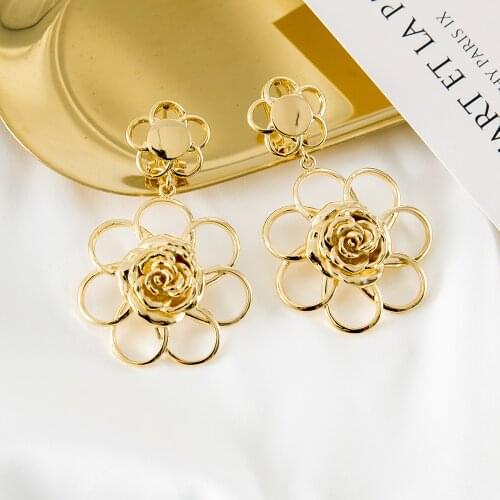 Flower Shaped High Quality Classic Style Cooper Earrings For Women Wedding Party Attendance Popular Design