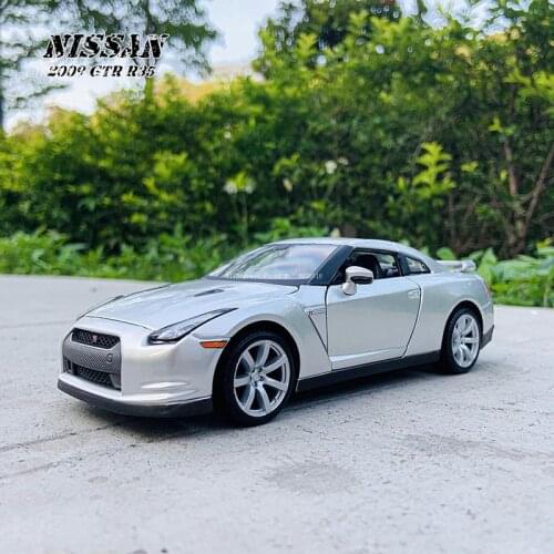 Maisto 1:24 2009 Nissan GTR GT-R R35 car alloy authorized car model crafts decoration toy tools Collecting gifts
