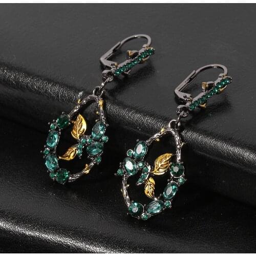 New Fashion Iced Out Retro Gun Black Gold Color Plant Butterfly Bee Stud Earrings for Women Antique Jewelry Gift Wholesale