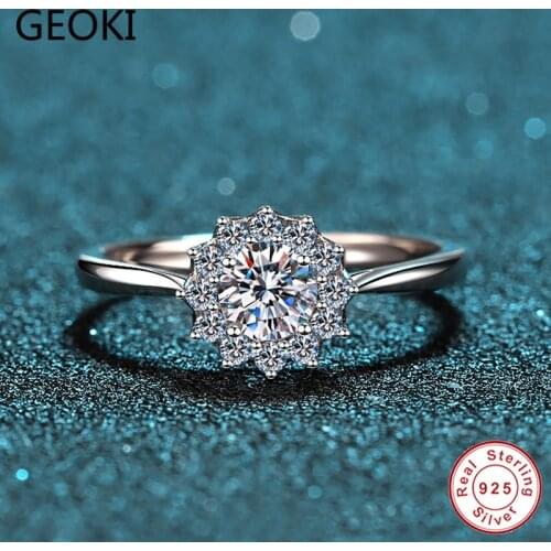 Geoki Passed Diamond Test Perfect Cut 0.5 ct VVS1 Moissanite Snowflake Ring 925 Sterling Silver D Color Natural Stone Rings