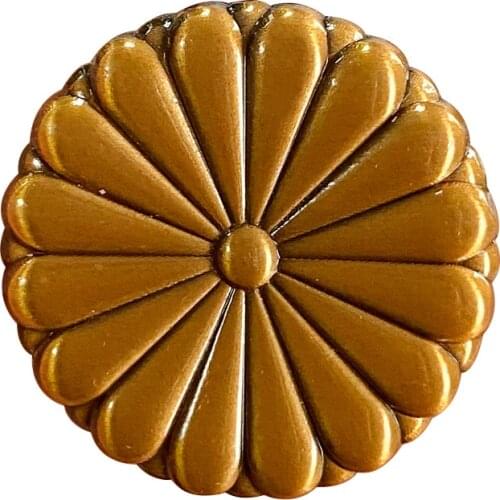Japan National Emblem Golden Imperial Seal Pin Sixteen Petals Chrysanthemum Japanese Imperial family crest badge lapel pin