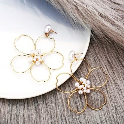 5041151 hanzhishang New Flower Pearl Earrings creative simple Daisy Flower Earrings