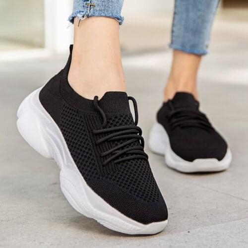 2021 Fashion Casual Womens Shoes Lightweight Sneakers Breathable Mesh Sports Casual Women Shoes Outdoor Flat Vulcanized Shoes