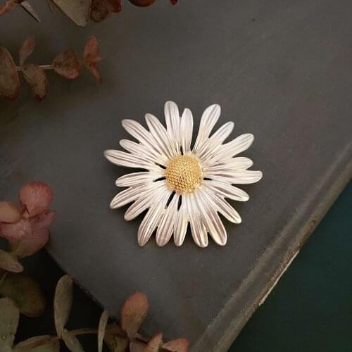 French contracted restoring ancient ways plant Daisy the niche ins joker atmosphere elegant temperament brooch pin