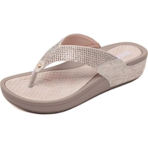 2019 New Summer Outside handiness Flip flops beach shoes Set auger sandals Casual comfortable Thick soles slippers Women