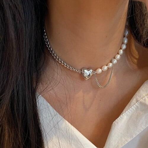 VSnow French Love Heart Asymmetric Natural Pearl Choker Necklace for Women Fashion Chunky Chain Beaded Necklace Luxury Jewelry