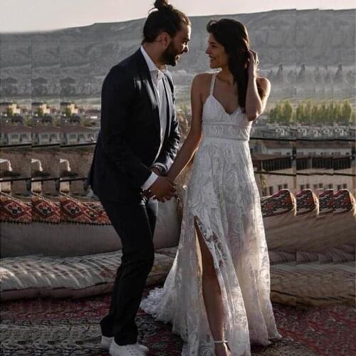 Modern Side Split Lace Bridal Wedding Gowns Sleeveless Spaghetti Straps V Neckline Criss Cross Back Wedding Dresses for Bride