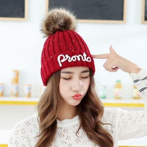 Luxury Girls Casual Letter labelling Winter Hats For Women Fashion Plush Thick Warm Red White Black Warm Hat with Wool Ball