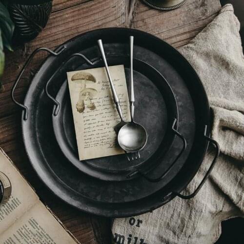 Retro Round Wrought Iron Vintage Flat Trays With Handle Binaural Storage Trays Plates Kitchen Storage Organizer Home Decorations