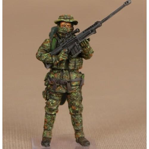1/35 Resin Model figure GK Soldier WWII pursuer soldier Military theme WWII Unassembled and unpainted kit