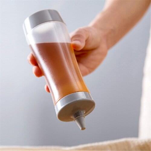 Squeeze Bottle Kitchen Accessories Gravy Boat Plastic Sauce Vinegar Oil Ketchup Gravy Cruet Condiment Dispenser