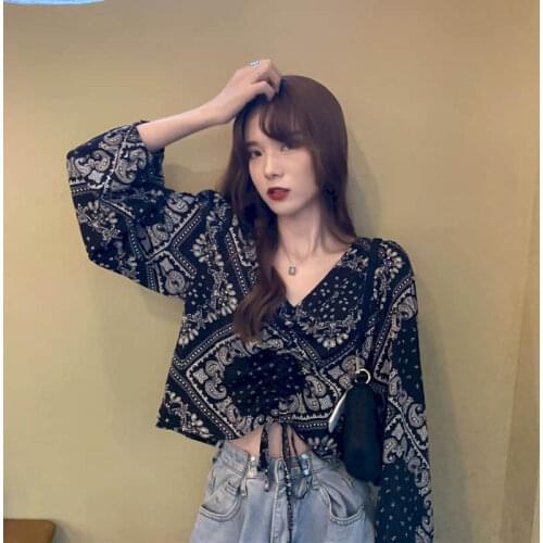 Long-sleeved T-shirt womens autumn 2021 new hot girl design sense niche drawstring high waist short top clothes tide pullovr