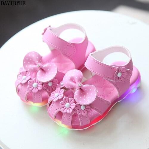 2019 new girl baby led summer sandal flowers luminous lighting fists walking sandals girl slippers