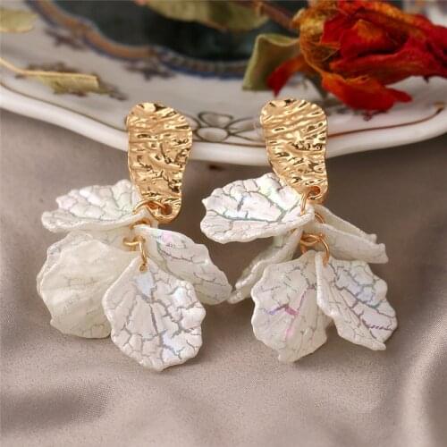 Korean White Acrylic Flower Petal Drop Earrings For Women Fashion Statement Shell Flower Pendant Earring Pendientes Boho Jewelry