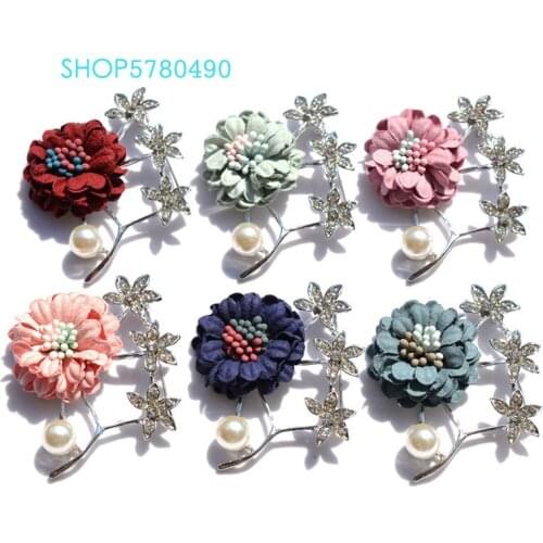 Fashion Jewelry Six Color Rhinestone Flower Metal Brooch for Women Breast Velvet Pin Brooch Pin Ladies Coats Garments Accessory