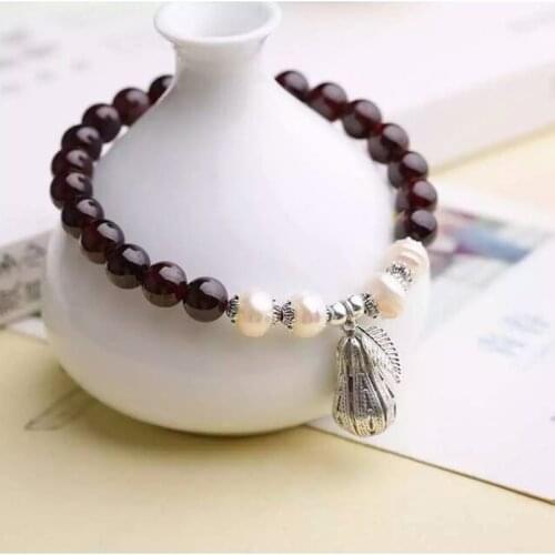 Wholesale Red Wine Natural Garnet Stone Bracelets Tibetan Silver leaf Pendant Bracelet Lucky for Women Gift Crystal Jewelry