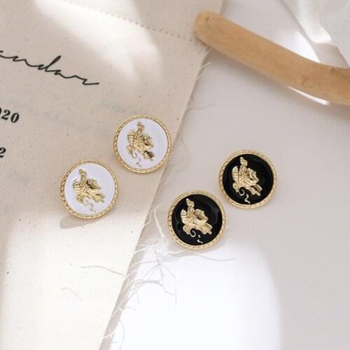 New Korean Retro Metal Portrait Coin Stud Earrings For Women Elegant Round TrendyJewelry Accessories Party Girls Gifts Wholesale