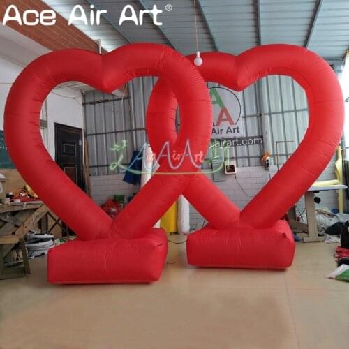 2 PCS 2.4m H glowing inflatable led heart,inflatable heart shape replica model with cube base for wedding/Velantines Day decor
