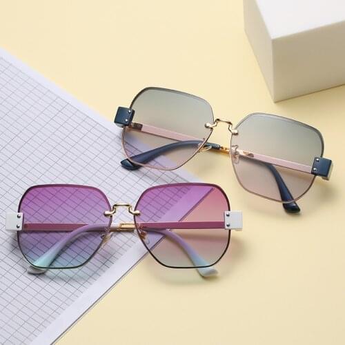 2021 New Style Trending Shades For Women Anti-UV400 Sunglasses Female Fashion Design Goggle Metal Sunglass Lentes De Sol Mujer