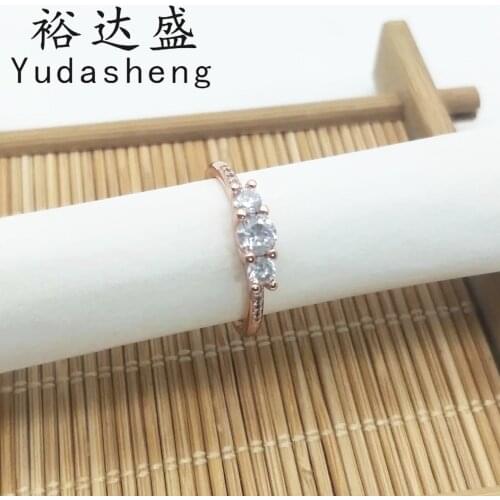 Clear Three-Stone Ring Rose Gold Unique Combination Casting Both The Shape and Atmosphere of Retro Style