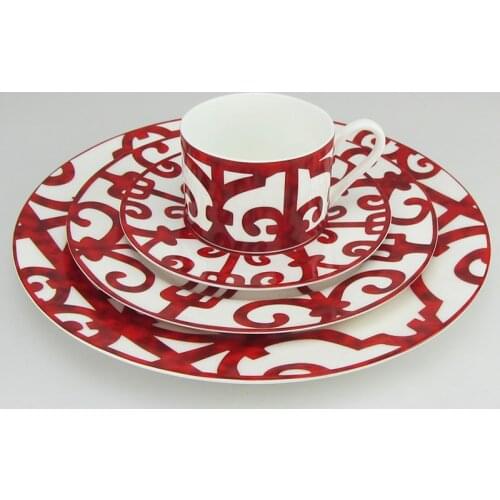 Luxury Bone China Dining Pate Western Food Tray Red Pattern Dish Tableware Coffee Cups And Saucers Set Kitchen Dinnerware Gifts