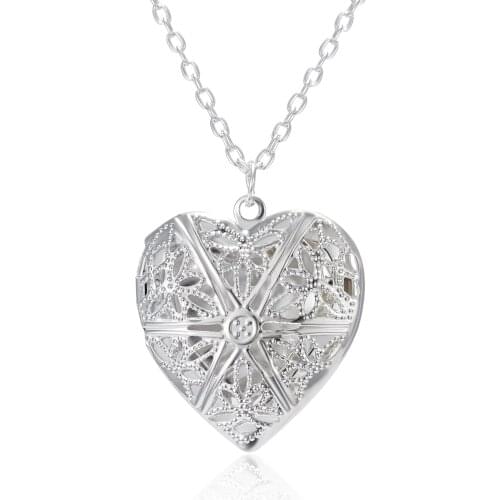 Hollow Carved Heart-shaped Photo Frame Necklaces Can Be Opened Photo Album Pendants Necklace Family Lovers Gifts Jewelry