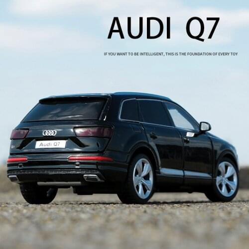 1:32 Scale New Audi Q7 Sport SUV Car With Pull Back Sound Light Children Gift Collection Diecast Toy Model Christmas gifts