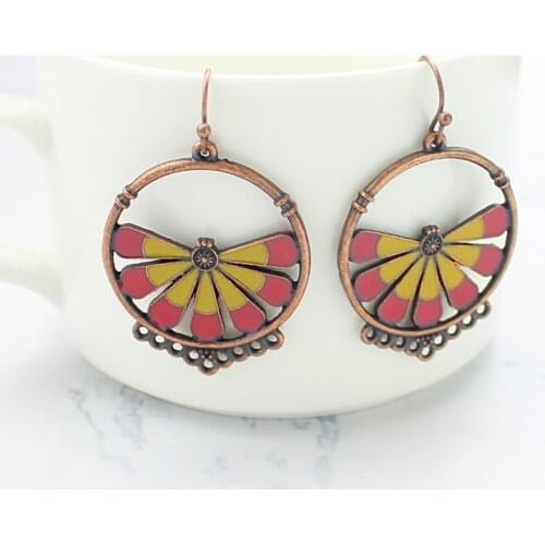 Compressed crown with colorful half-fan page fashion retro earrings for everyone with all clothes
