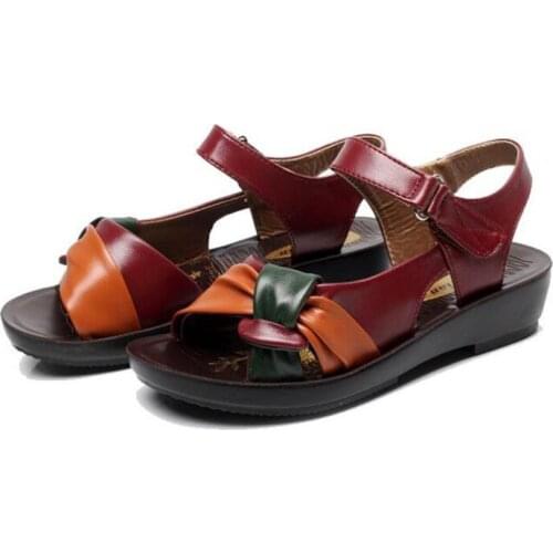 Middle-aged Leather Woman Sandals Soft Bottom Mother Shoes Mixed Colors Fashion Female Sandals 2019 New Mother Sandals