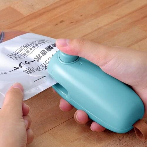 Chinas best-selling mini sealing machine treat bag sealing machine household food bag heat sealing machine