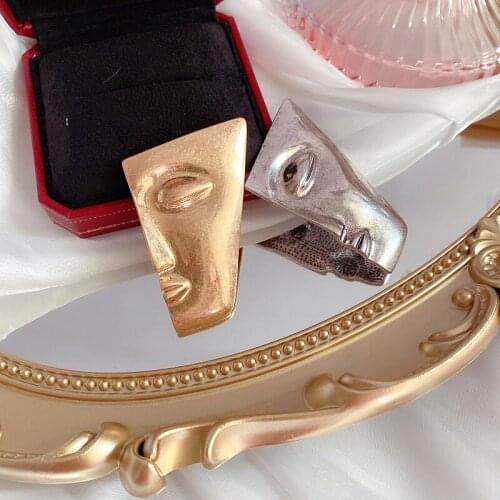 Chamber to medieval European palace reflux mask person with strong personality joker grinding placer gold brooch pin