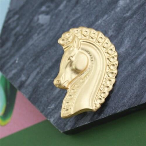 Fashionable European and American style retro exquisite baroque brooch fashion cute temperament horse head corsage simple pin