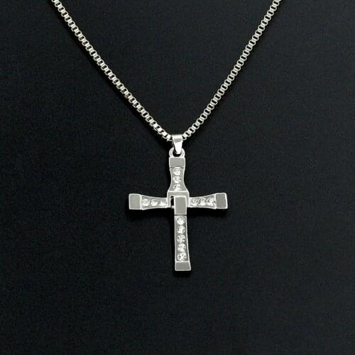Fast and Furious 7 Hard Gas Actor Dominic Toretto Cross Mens Necklace Pendant for Men Jewelry Crystal Necklace Fashion Jewelry