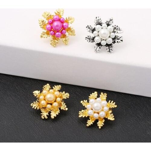 1Pcs Women Shiny Alloy Snowflake Rhinestone Pearl Brooch Pin Jewelry Decorations Holiday Handmade Creative Brooches Accessories