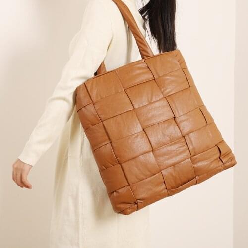 Large Woven Large Capacity Ladies Handbag Fashion Woven Soft Leather Tote Bag Retro Shoulder Bag Fall/winter Down Bag