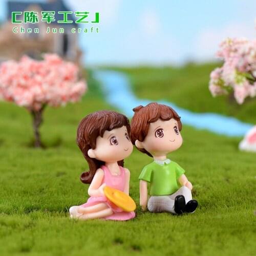 2pcs/set New Miniature Ornaments Boy Girl Sitting Sweety Lovers Couple Figurines Craft Fairy Resin Dolls Wedding Accessories