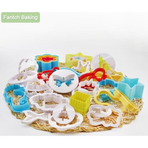 Kinds Christmas Tree Animal Flower Plastic Mould For Cartoon Biscuit Pastry Press Cutter Mold Cake Decorating DIY Baking Tool