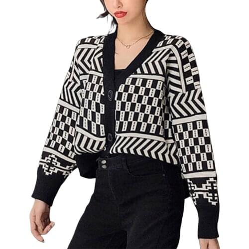 2021 New Women Button Down Knit Sweater Long Sleeve V Neck Geometric Print Loose Cardigan