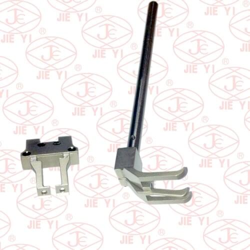 The high-end industrial sewing machine accessories three synchronous double needle car 4420 split movable presser foot