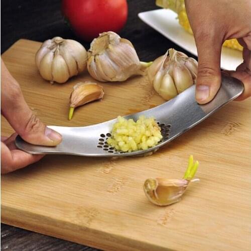 304 stainless steel manual teeterboard garlic press household manual Pressure mashed garlic device in boat shape, ingot shape