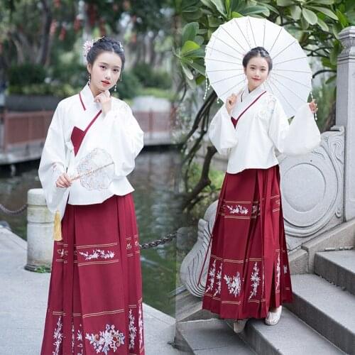 Set Han suit womens autumn and winter Chinese embroidery heavy work horse face skirt Ming system cross neck waist set