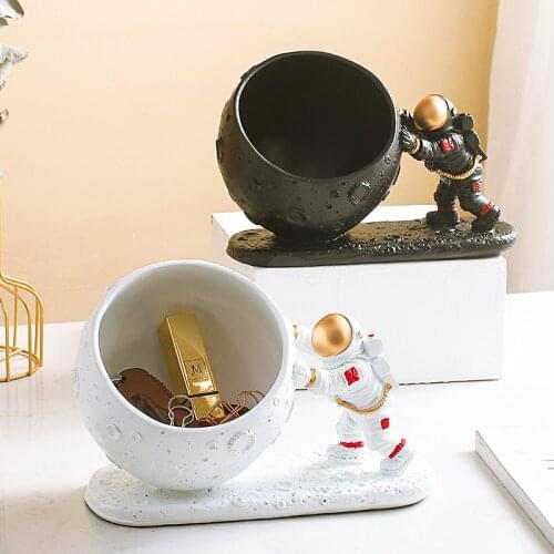 Nordic Xuanguan astronauts to collect ornaments key plate fruit plate storage box creative home accessories astronauts