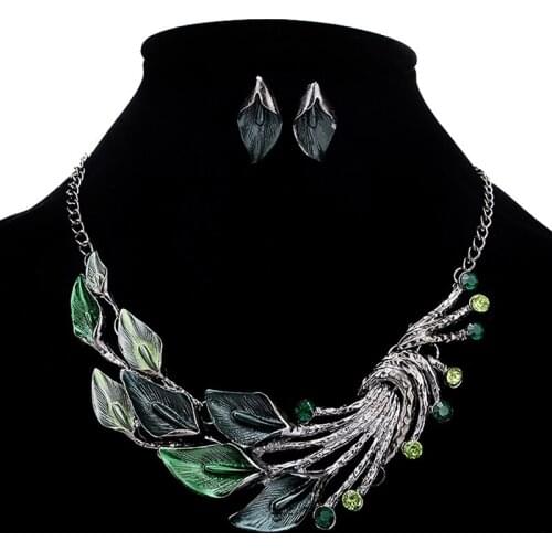 Women Girls Peacock Tail Jewelry Set Elegant Necklace and Earrings Set Charm Necklace Retro Necklace Jewelry Accessories