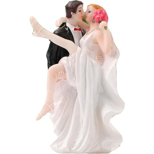 Groom embraces the bride wedding toy Resin Crafts Decoration Valentines Day Gift Cake Top Decoration wedding gift