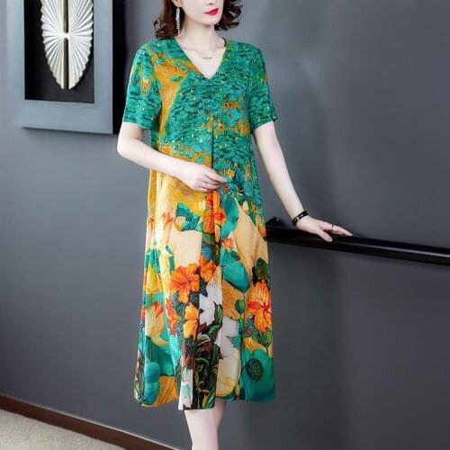 2021 New Summer Women Plus Size Dress Middle-aged Women Loose Print V-Neck Vintage Short Sleeve Dress Elegant Silk Dresses Y103