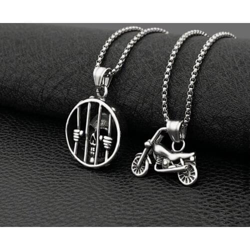 Titanium steel skull locomotive fashion mens and womens pendant retro punk trend hip-hop all-match jewelry